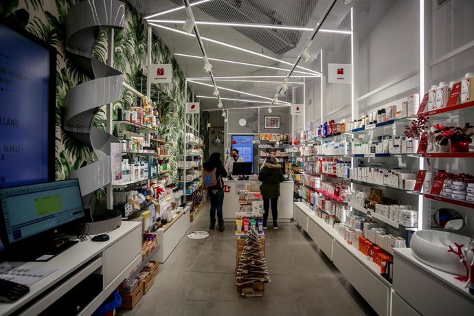 Archivo - Farmacia, foto de recurso