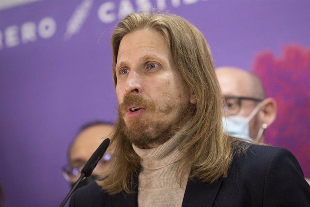 El candidato a la Presidencia de la Junta de Castilla y León por Unidas Podemos, Pablo Fernández, valora los resultados obtenidos por su formación en los comicios para Castilla y León durante la noche electoral del 13F.