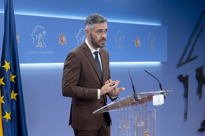 Archivo - El portavoz parlamentario del PSOE, Felipe Sicilia, en una rueda de prensa en el Congreso de los Diputados, a 29 de octubre de 2021, en Madrid (España). El Gobierno afronta la tramitación del proyecto de Presupuestos Generales del Estado 2022.