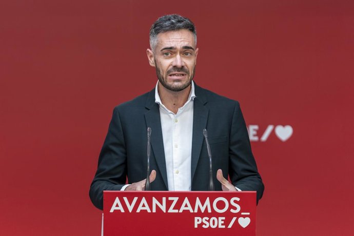 Archivo - Arxivo - El portaveu adjunt del PSOE al Congrés, Felipe Sicília, respon en una roda de premsa després de la reunió de la Comissió Executiva Federal Plenria del PSOE a la seu socialista del carrer Ferraz, a 25 d'octubre de 2021, a Madrid, (Esp