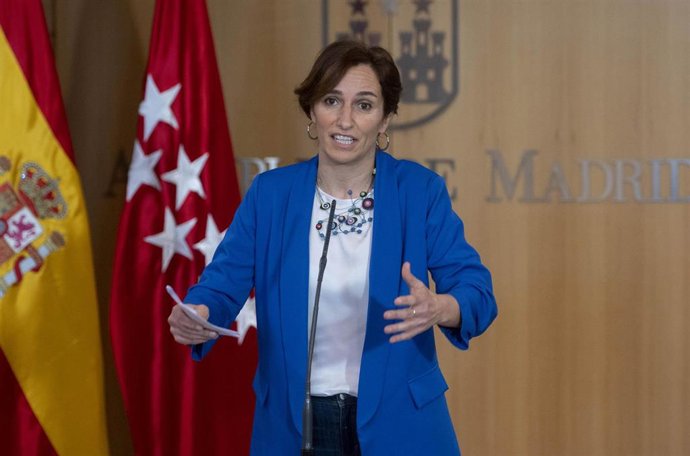 La portavoz del Grupo Parlamentario de Más Madrid, Mónica García, interviene en un pleno de la Asamblea de Madrid, a 10 de febrero de 2022, en Madrid (España). Durante el pleno han abordado de nuevo la gestión por parte de la consejera de Familia, Juven