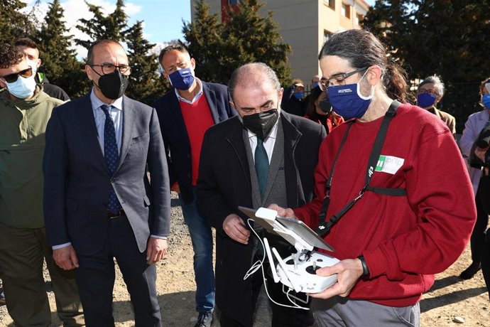 El presidente de Aragón, Javier Lambán, visita el Centro Público Integrado de Formación Profesional Movera, en Zaragoza.