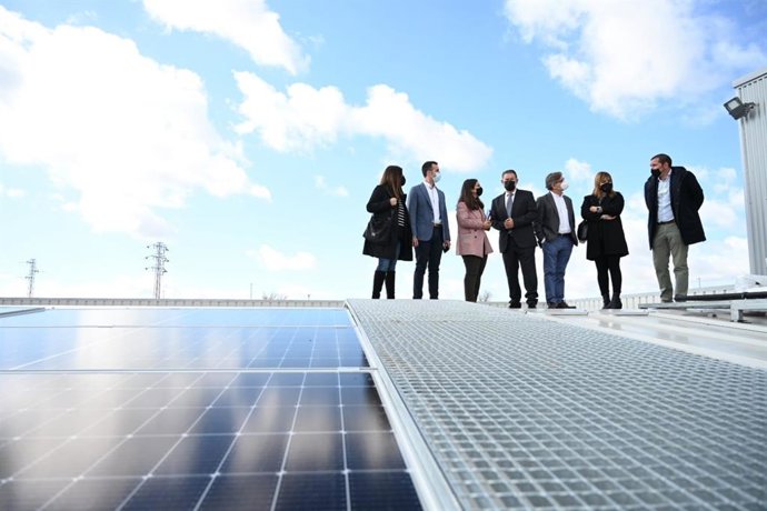 Vsita a las placas fotovoltaicas de la nueva tienda de Mercadona en Linares (Jaén)