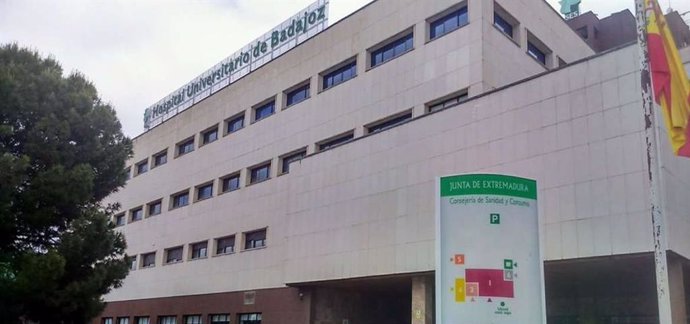 Hospital Universitario de Badajoz, hasta donde ha sido trasladado el herido.