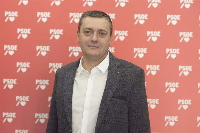 Archivo - El secretario general de la Federación Altoaragonesa del PSOE, Fernando Sabés.