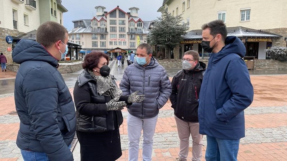Visita del Grupo Parlamentario Socialista de Granada a Pradollano, en Sierra Nevada.