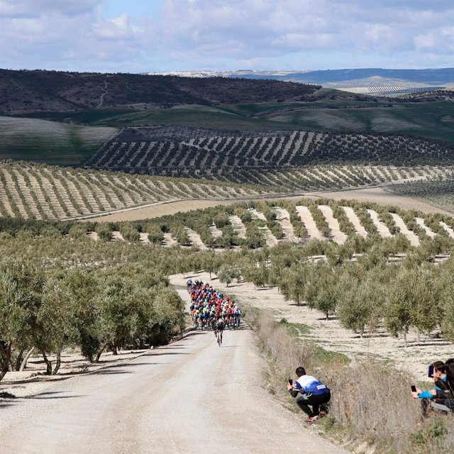 Momento de la primera edición de la Clásica Jaén Paraíso Interior, ganada por el kazajo Alexey Lutsenko (Astana)
