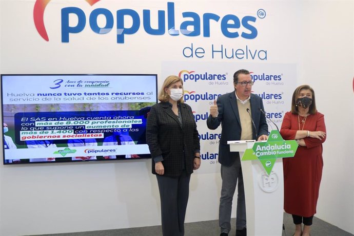 El presidenta del PP en Huelva ha presentado este lunes la campaña '3 años de compromiso con la sanidad'.