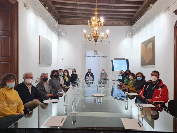 Reunión de la Conselleria de Movilidad y Vivienda con la plataforma 'Volem via verda' de Alaró.