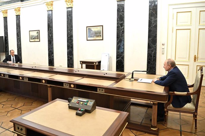 HANDOUT - 14 February 2022, Russia, Moscow: Russian President Vladimir Putin (R) meets with Foreign Minister Sergei Lavrov. Photo: -/Kremlin/dpa