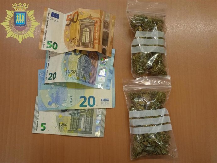 La Policía Local interceptó la droga en el momento de la venta