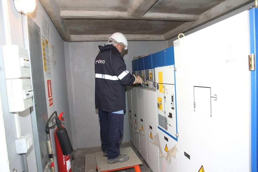 Archivo - Endesa invierte más de 277.000 euros en la instalación de 16 interruptores de telemando en la red de Inca