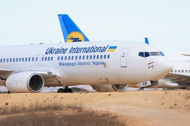 Uno de los cinco aviones ucranianos Boeign 737-800  que aterrizaron ayer en el aeropuerto de Castellón ante la situación política que viven Ucrania y Rusia.