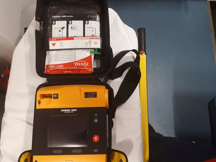 Archivo - Imagen de recurso de un desfibrilador semiautomático (DESA)