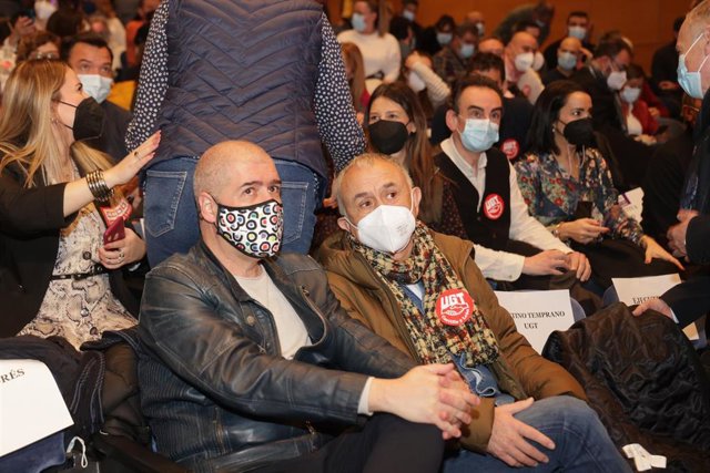 El secretario general del sindicato CCOO, Unai Sordo (i); y el secretario general de UGT, Pepe Álvarez, en una imagen de archivo