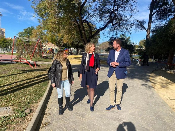 Vecinos, colectivos y asociaciones participan en el primer Foro de Barrios del proyecto 'Entre Estaciones'