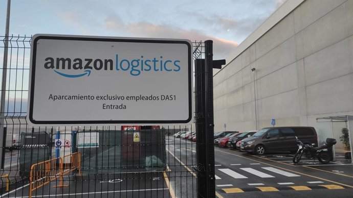 Obras en el centro logístico de Amazon en Meres (Siero)