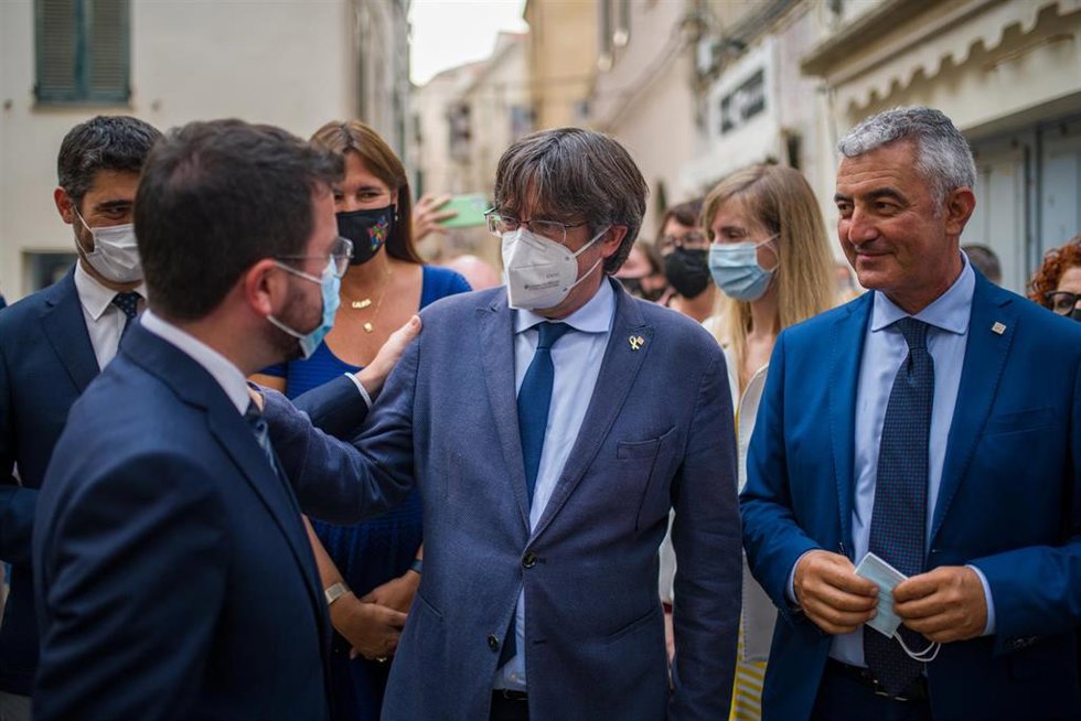 Archivo - El expresidente de la Generalitat Carles Puigdemont, y el presidente de la Generalitat de Cataluña, Pere Aragons, a 25 de septiembre de 2021, en LAlguer, Cerdeña (Italia). Foto de archivo  