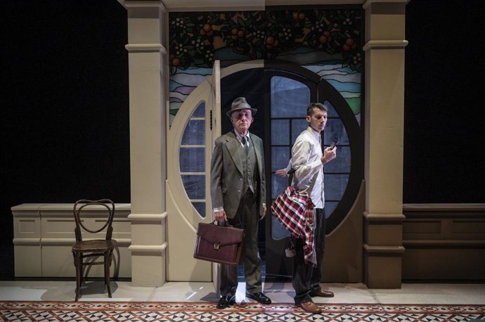 Archivo - Escena de la obra 'Largo y Társilo'