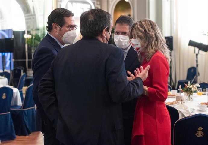 Archivo - El presidente de la CEOE, Antonio Garamendi; el presidente de Cepyme, Gerardo Cuerva; y la vicepresidenta segunda y ministra de Trabajo y Economía Social, Yolanda Díaz.