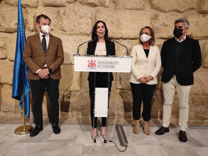 Teresa Pardo con representantes de Cs en el Ayuntamiento de Córdoba