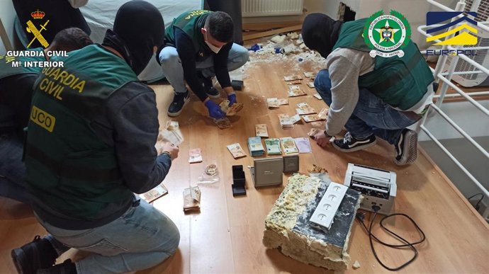 Archivo - Ocho detenidos en una operación contra una red que blanqueaba dinero a través del narcotráfico y estafaba a personas en situación precaria