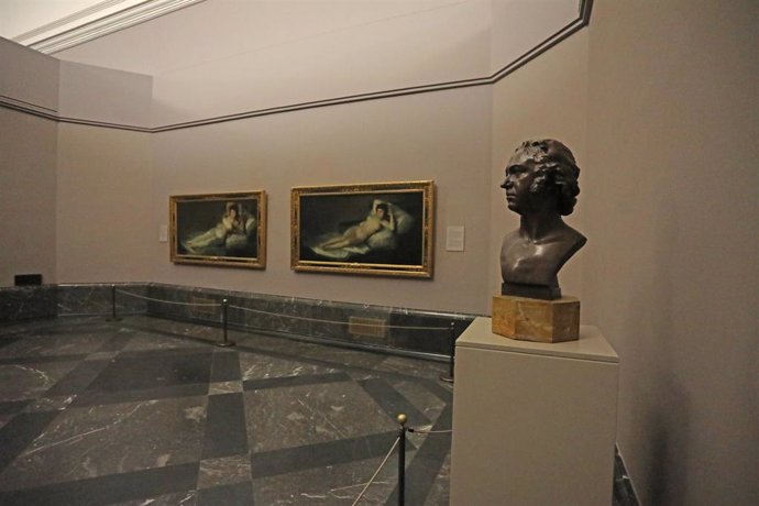 Archivo - Pinturas de Goya La maja desnuda y La maja vestida en el Museo Nacional del Prado, vacío por el cierre temporal del Museo por la pandemia del Covid-19. Desde el Prado se plantean un plan de desescalada en tres fases, siendo la última la apertu