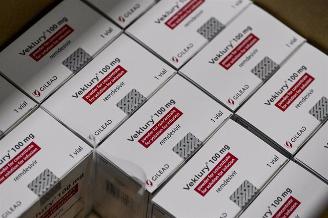 Archivo - 30 April 2021, Belgium, Aalst: Boxes of Remdesivir drug are prepared at Movianto Company before they leave on a flight tonight to India. Belgium will help India with 9000 doses of the antiviral drug Remdesivir.
