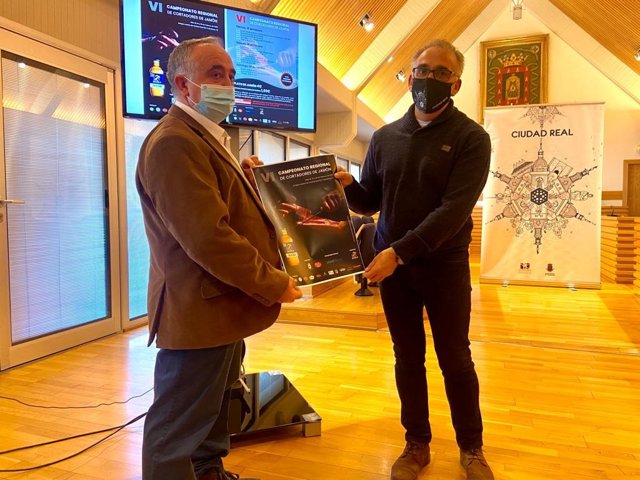 El organizador del campeonato José Manuel Morales junto al concejal de Promoción Económica, Pedro Maroto