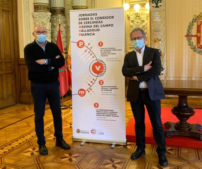 Carlos López Inclán, de CCOO (izda), y el concejal de Planeamiento Urbanístico y Vivienda, Manuel Saravia (dcha), en la presentación de las jornadas sobre la línea de cercanías Palencia-Valladolid-Medina del Campo.