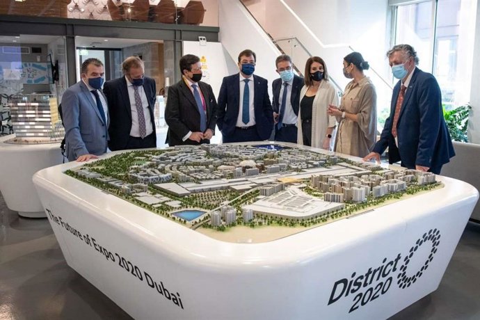 El presidente de la Junta de Extremadura, Guillermo Fernández Vara, en su visita a la Expo de Dubai