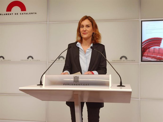 La líder de los comuns en el Parlament, Jéssica Albiach, en rueda de prensa en el Parlament