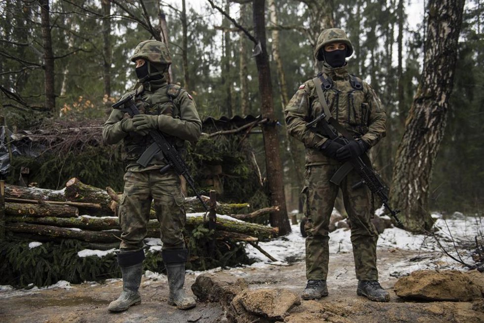 Fuerzas polacas desplegadas en la frontera con Bielorrusia en el marco de la crisis migratoria. 