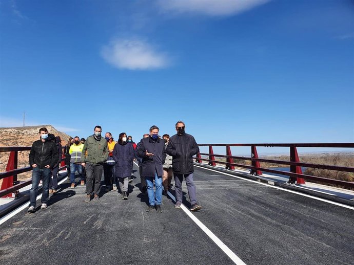 Reabierto al tráfico el puente sobre el ferrocarril en la A-221 en Quinto