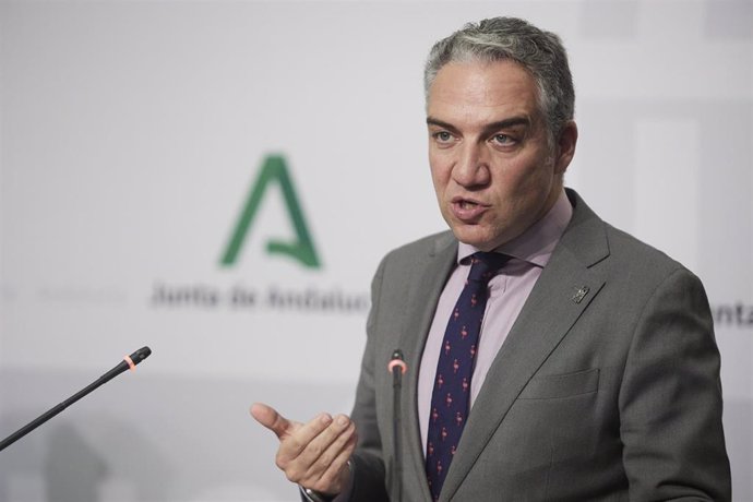 El consejero de Presidencia, Elías Bendodo, durante la rueda de prensa tras el Consejo de Gobierno Andaluz en el Palacio de San Telmo, a 15 de febrero de 2022 en Sevilla (Andalucía, España)