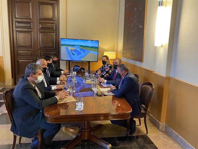 La reunión ha tenido lugar en el Edificio Pignatelli.