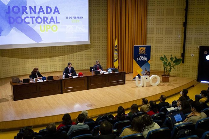 Tradicional acto de bienvenida a los nuevos doctorandos en el Paraninfo de la UPO.