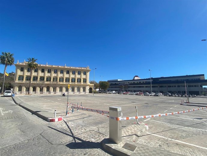 La Autoridad Portuaria de Málaga inicia la instalación de marquesinas fotovoltaicas  dentro de la iniciativa puerto verde