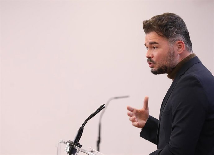 El portavoz de ERC en el Congreso, Gabriel Rufián, interviene en una rueda de prensa 