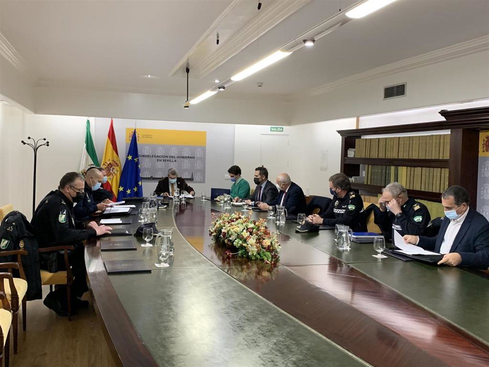 Reunión en la Subdelegación para abordar el dispositivo de seguridad para el Sevilla-Dinamo de Zagreb.