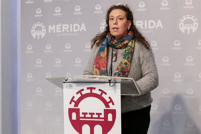 Carmen Yáñez en una rueda de prensa en el ayuntamiento.