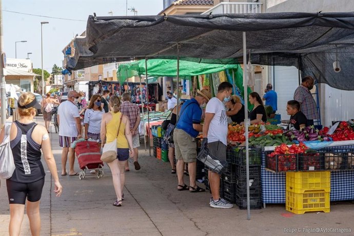 Archivo - Los mercadillos estivales vuelven este jueves a las zonas costeras de Cartagena