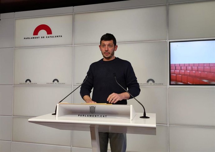 El diputado de la CUP en el Parlament Xavier Pellicer en rueda de prensa