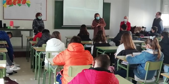 Una de las actividades con escolares sobre la figura de los mayores.