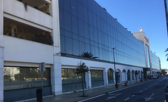 Locales comerciales en el edificio del Hotel Guadalpín Marbella que salen a subasta
