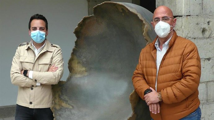 Archivo - Los diputados del PP Álvaro Aguirre (izquierda) y César Pascual (derecha)