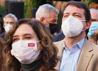 Ayuso recomienda a Mañueco no pactar "con el sanchismo" pero subraya que la formación de gobierno le corresponde a él