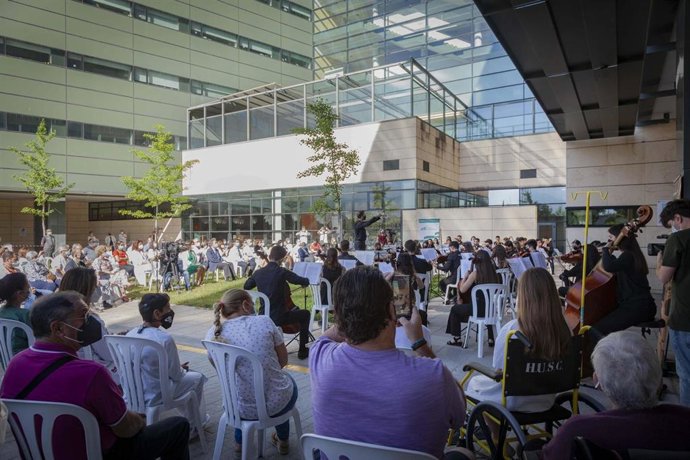 Archivo - Concierto en homenaje a profesionales y pacientes covid-19, en imagen de archivo