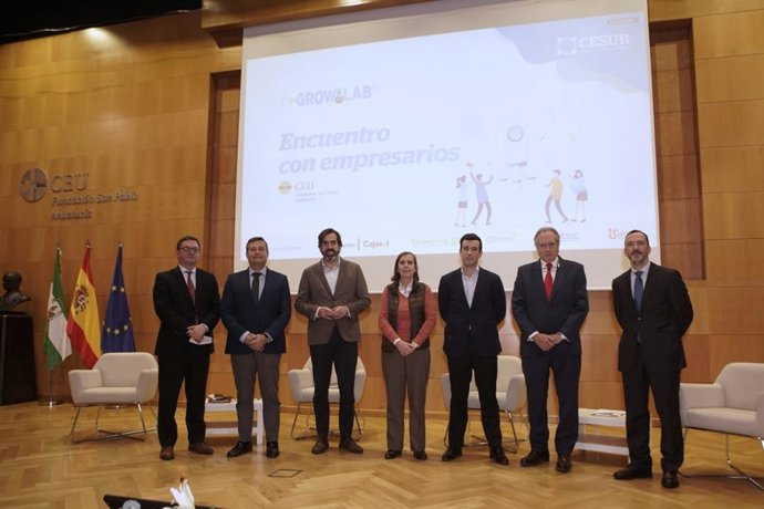 Sesión 'Encuentro con Empresarios'  organizada por Cesur