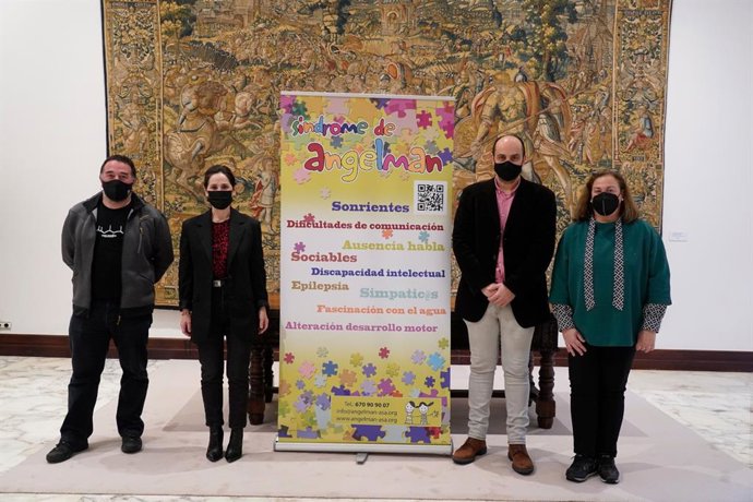 La presidenta de la Cámara, Bakartxo Tejeria, recibe a una delegación de la Asociación del Síndrome Angelman